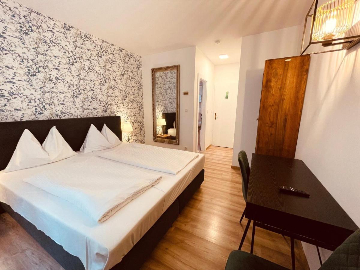 Gaestehaus Am Stadtpark Vöcklabruck Екстериор снимка
