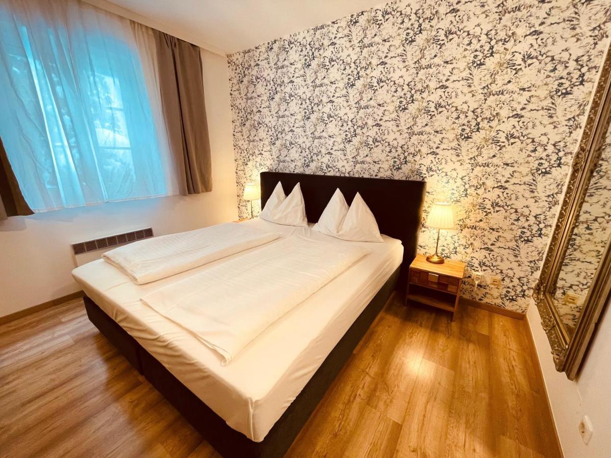 Gaestehaus Am Stadtpark Vöcklabruck Екстериор снимка