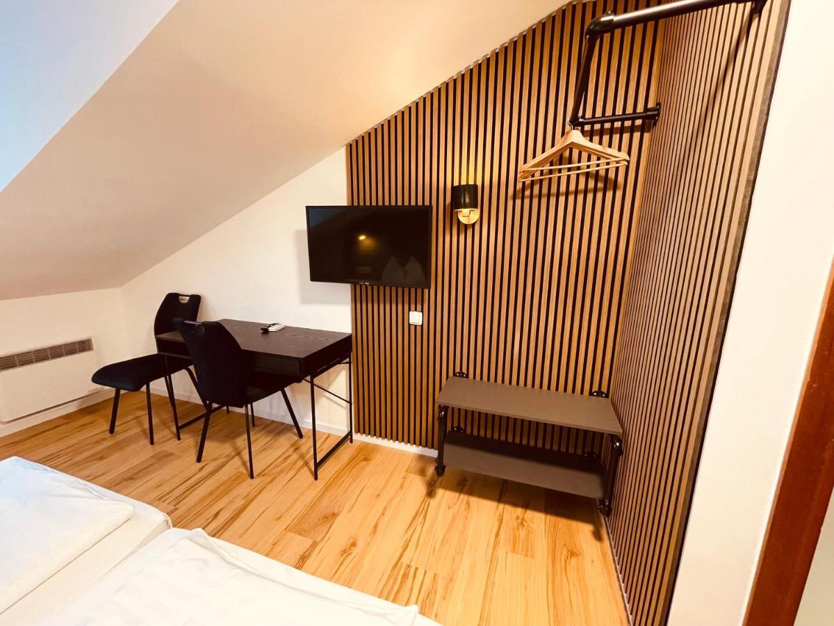 Gaestehaus Am Stadtpark Vöcklabruck Екстериор снимка