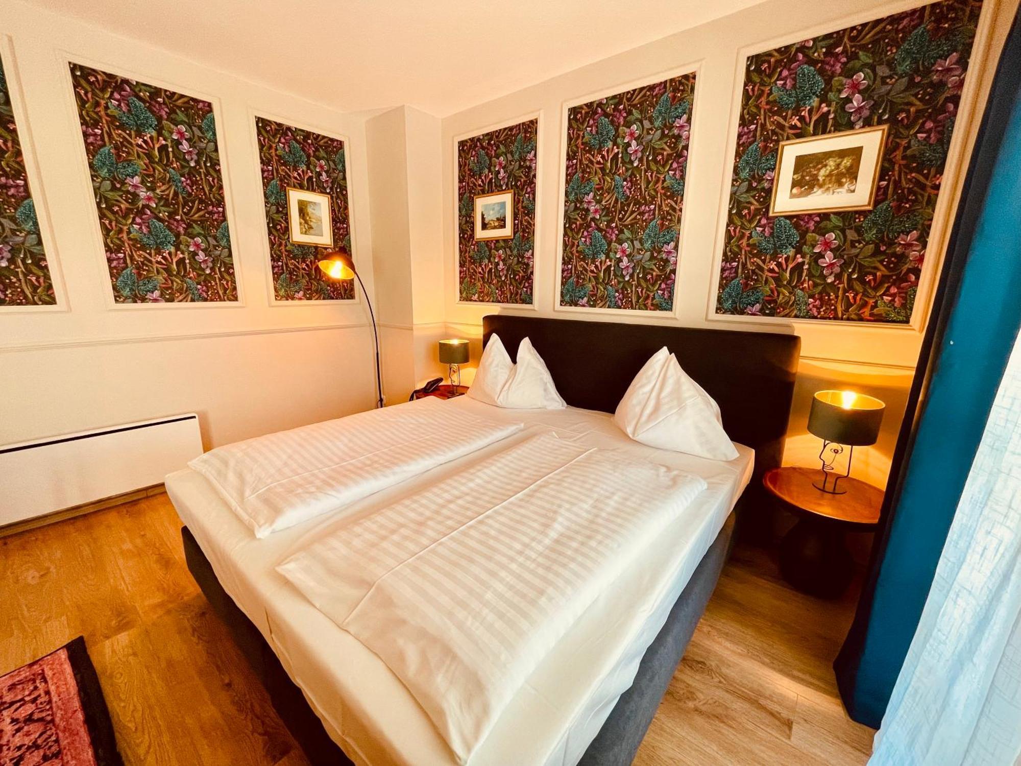 Gaestehaus Am Stadtpark Vöcklabruck Екстериор снимка